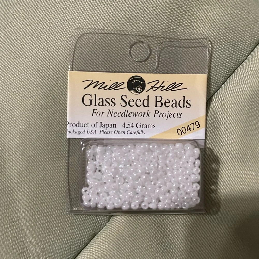 Mill Hill White petite glass & glass Seed Beads 103 bulk - Picture 6 of 7